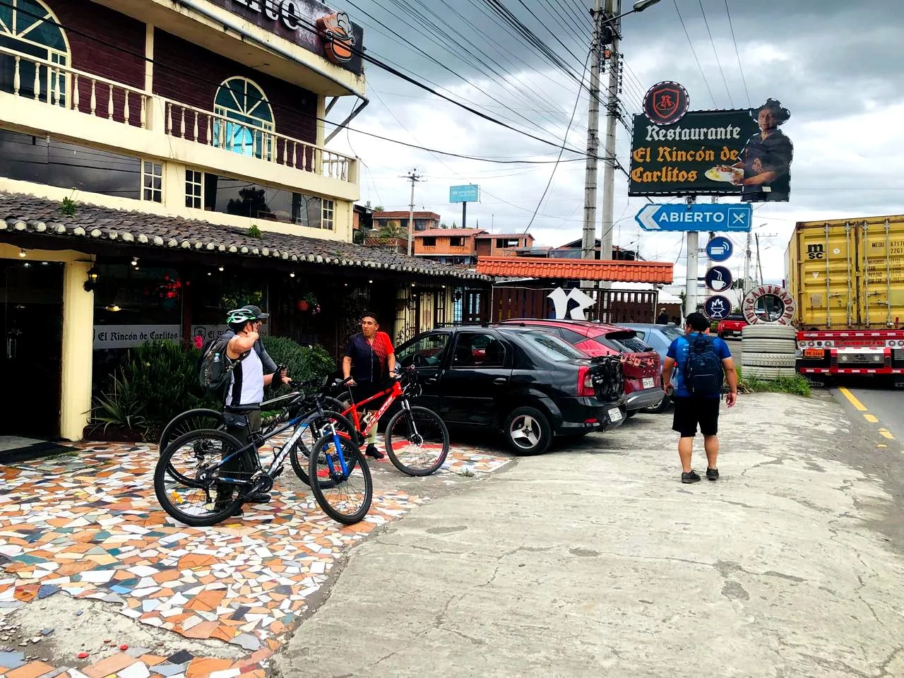 Fachada de El Rincón de Carlitos en la Panamericana Sur