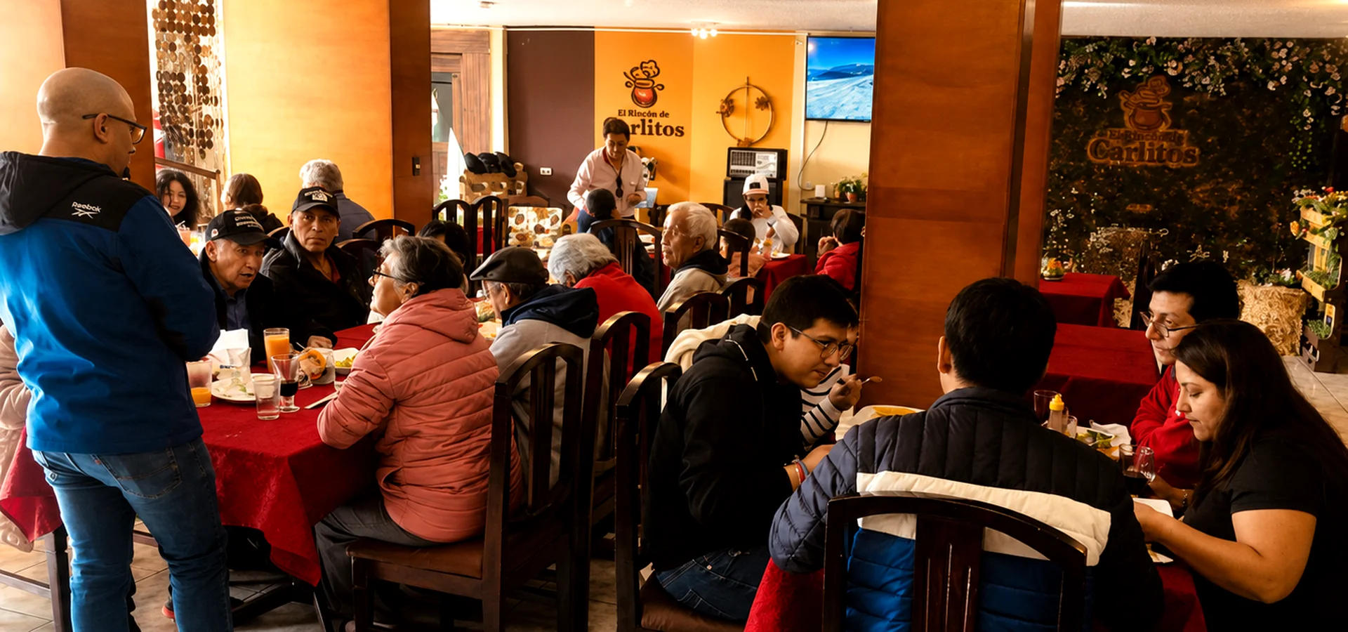 Restaurante para grupos y buses en el Obelisco de Alóag